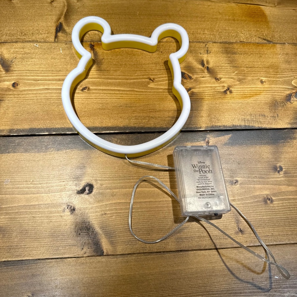 Disney Winnie the Pooh Bear LED Wall Light Yellow - Tested Works